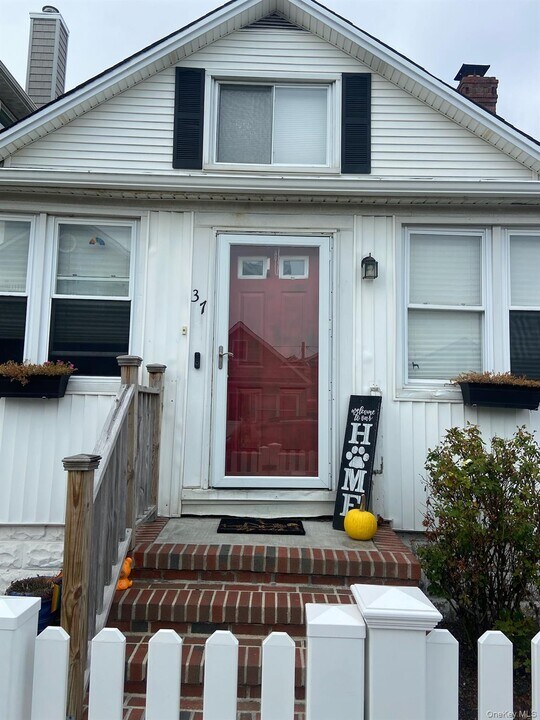 37 Minnesota Ave in Long Beach, NY - Building Photo