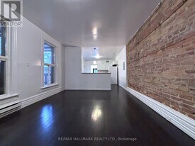 122 Baldwin St in Toronto, ON - Building Photo