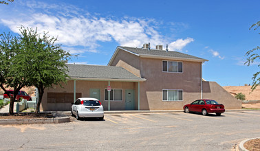 Hillridge Apartments in Los Lunas, NM - Foto de edificio - Building Photo