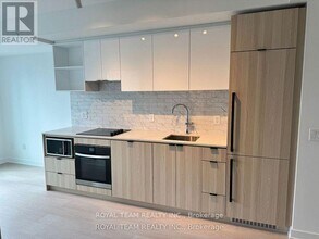 252 Church St in Toronto, ON - Building Photo - Building Photo