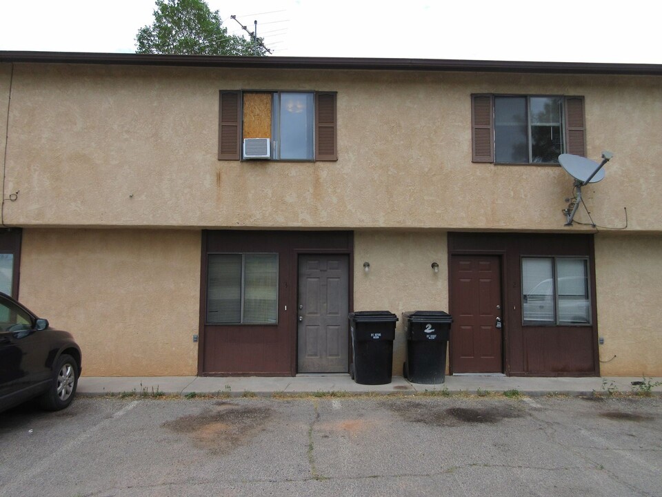 303 N 400 W in Cedar City, UT - Building Photo