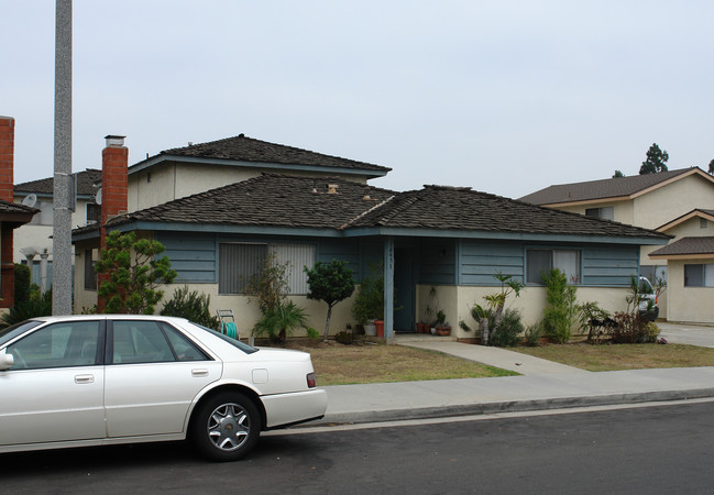 16651 Blanton St in Huntington Beach, CA - Foto de edificio - Building Photo