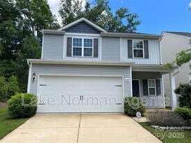 8240 Paw Valley Ln in Charlotte, NC - Building Photo