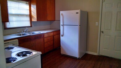 7830 Donnelly Ave in Kansas City, MO - Building Photo - Building Photo