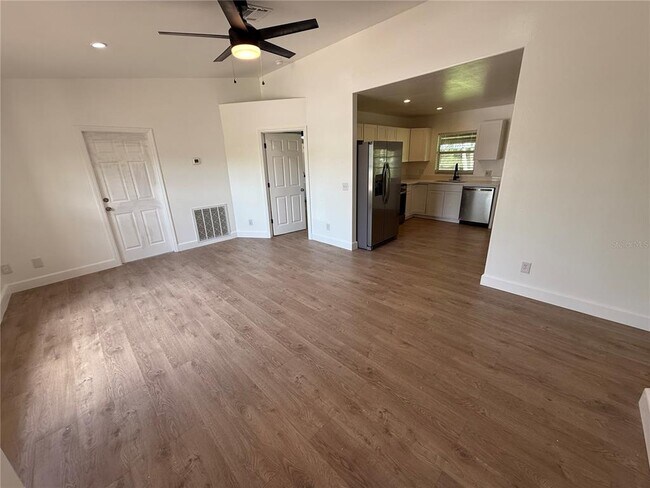 5469 Hardee St in Naples, FL - Foto de edificio - Building Photo