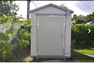 2400 SW 62nd Ave in Miami, FL - Building Photo - Building Photo