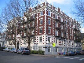 1811 NW Couch St in Portland, OR - Building Photo