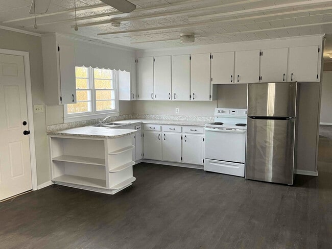 8402 Duncan Bridge Rd in Cleveland, GA - Building Photo - Building Photo