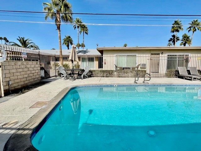 Palm Springs Courtyard Photo