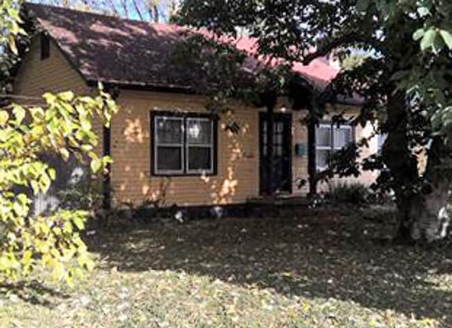 property at 901 N Limestone
