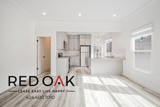 330 N Genesee Ave in Los Angeles, CA - Building Photo - Building Photo