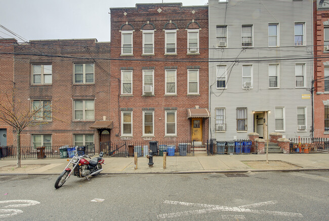 55 Herbert St in Brooklyn, NY - Building Photo - Building Photo