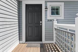 2124 Old Pond Ln, Unit 2124 Old Pond Ln in Norwich, CT - Building Photo