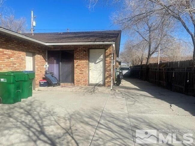 1180 Arnold Dr in Reno, NV - Building Photo - Building Photo