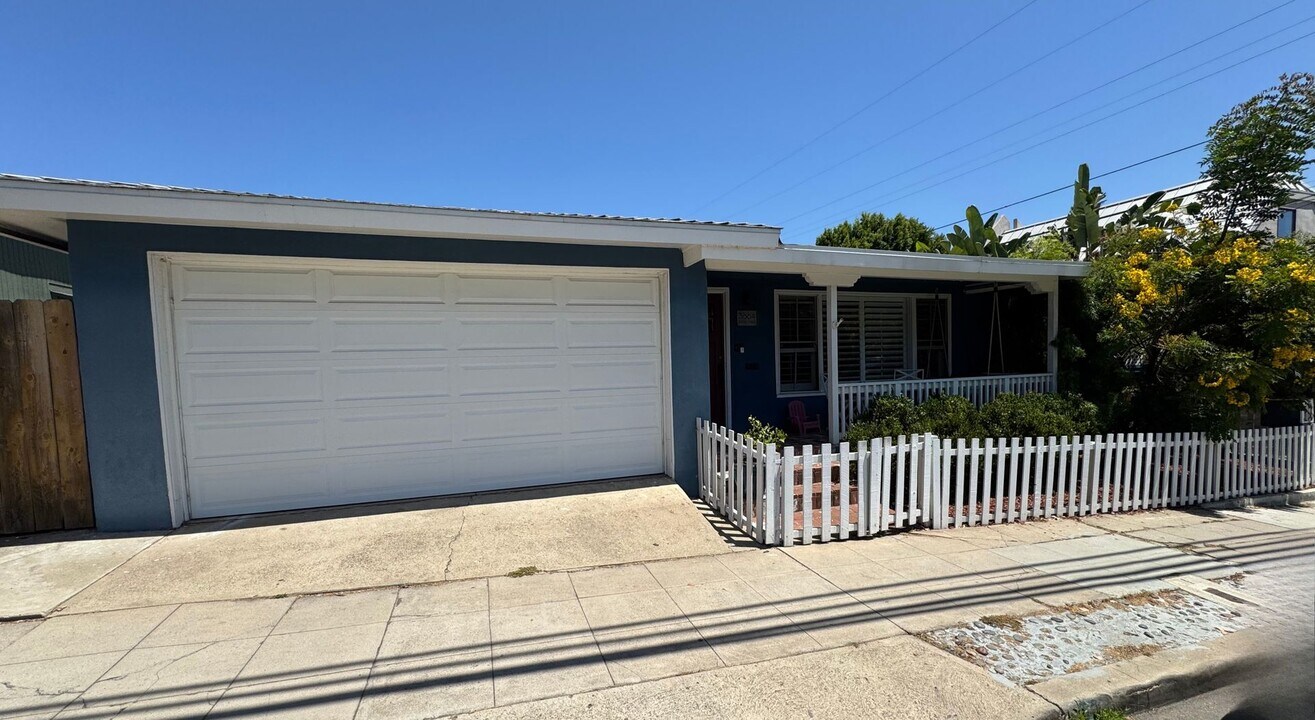 3064 Thorn St in San Diego, CA - Building Photo