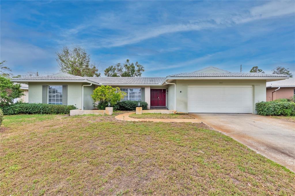 2063 Envoy Ct in Clearwater, FL - Foto de edificio