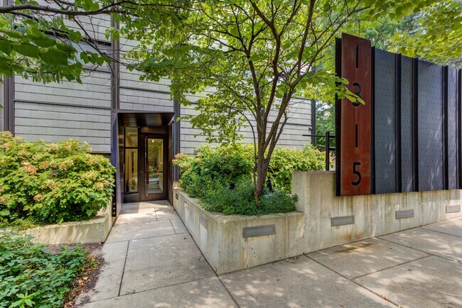 1315 Hill St in Ann Arbor, MI - Foto de edificio - Building Photo