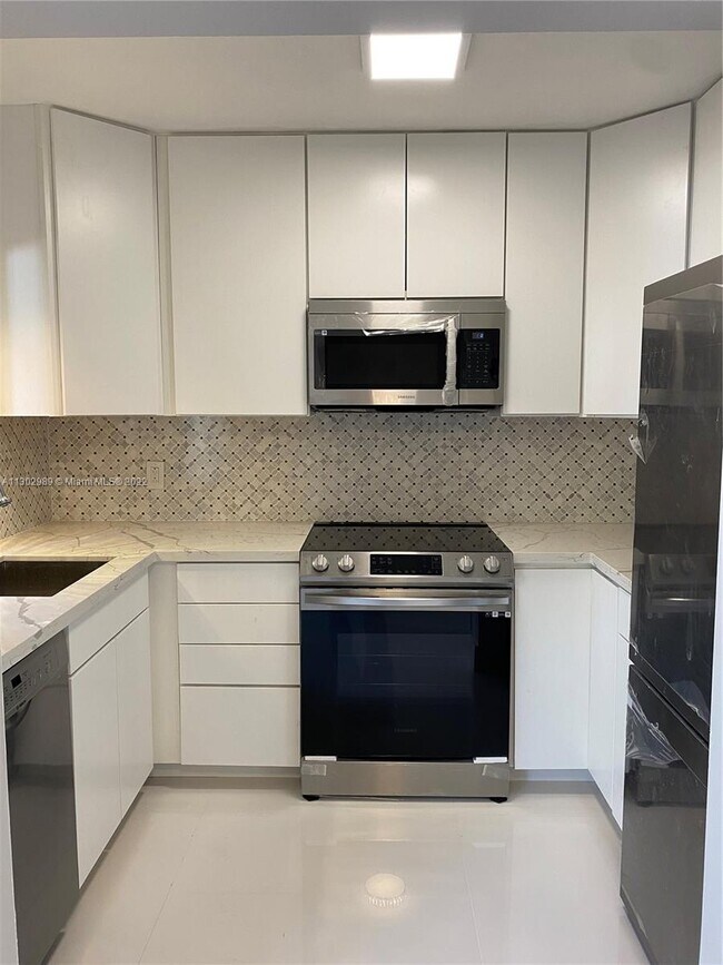 801 NE 18th Ave-Unit -2 in Fort Lauderdale, FL - Building Photo - Building Photo