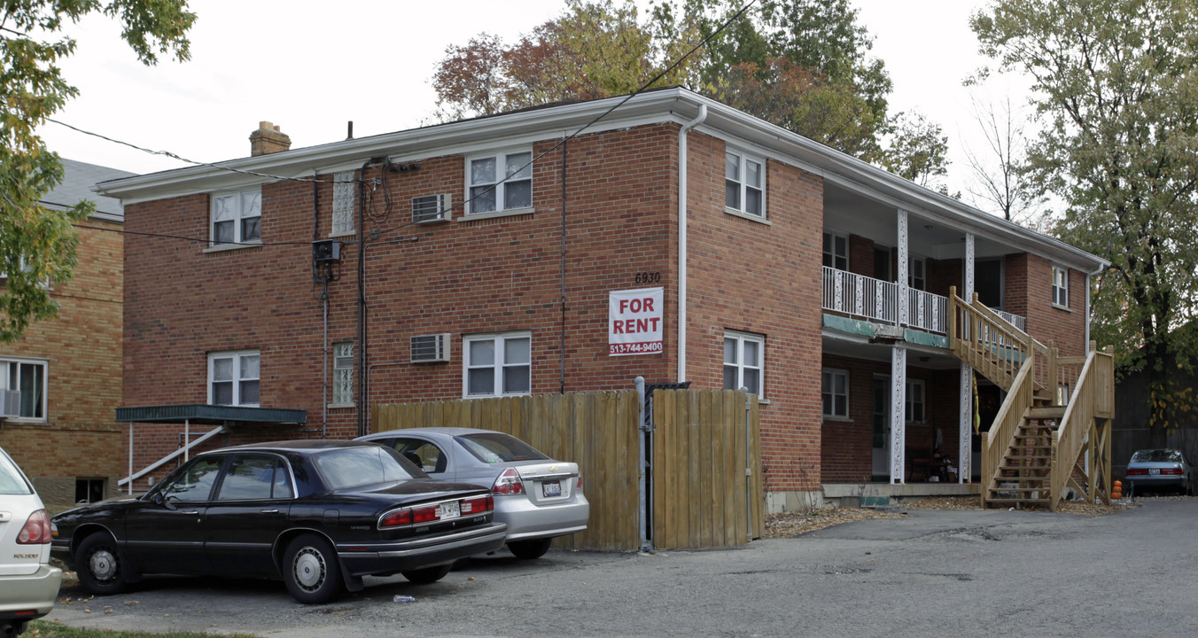 Silverton Apartments in Cincinnati, OH - Building Photo