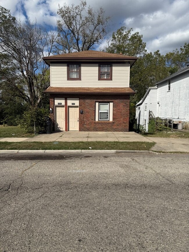 1530 W High St