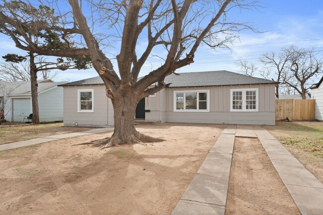 2407 35th St in Lubbock, TX - Building Photo - Building Photo