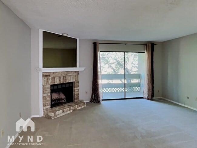 5840 Spring Valley Rd in Dallas, TX - Building Photo - Building Photo