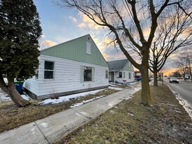 800 McKinley Ave in Bay City, MI - Building Photo