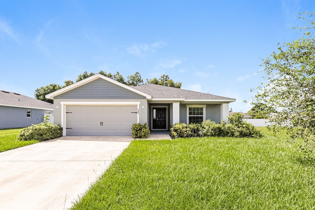 1221 Third Ct, Eagle Lake, FL in Eagle Lake, FL - Building Photo