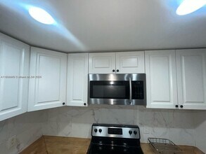 8000 Lagos De Campo Blvd in Tamarac, FL - Foto de edificio - Building Photo
