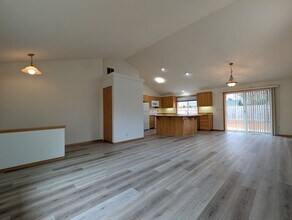 463 Lynnbrook Dr in Eugene, OR - Building Photo - Building Photo