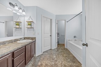 5508 Peach Dr in Pace, FL - Foto de edificio - Building Photo