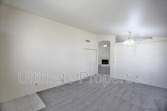 5420 W Oraibi Dr in Glendale, AZ - Building Photo - Building Photo