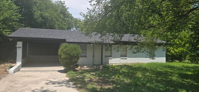 property at 301 Elbert Ln