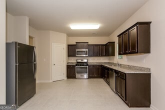 2268 Allman Dr in Jonesboro, GA - Building Photo - Building Photo