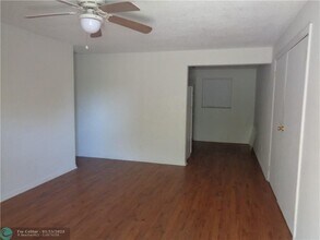 345 NW 5th St-Unit -3 in Pompano Beach, FL - Foto de edificio - Building Photo