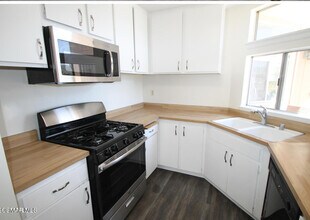 1760 Sinaloa Rd in Simi Valley, CA - Building Photo - Building Photo