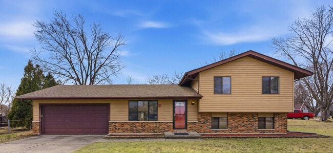 409 Kensington Dr in McHenry, IL - Building Photo - Building Photo