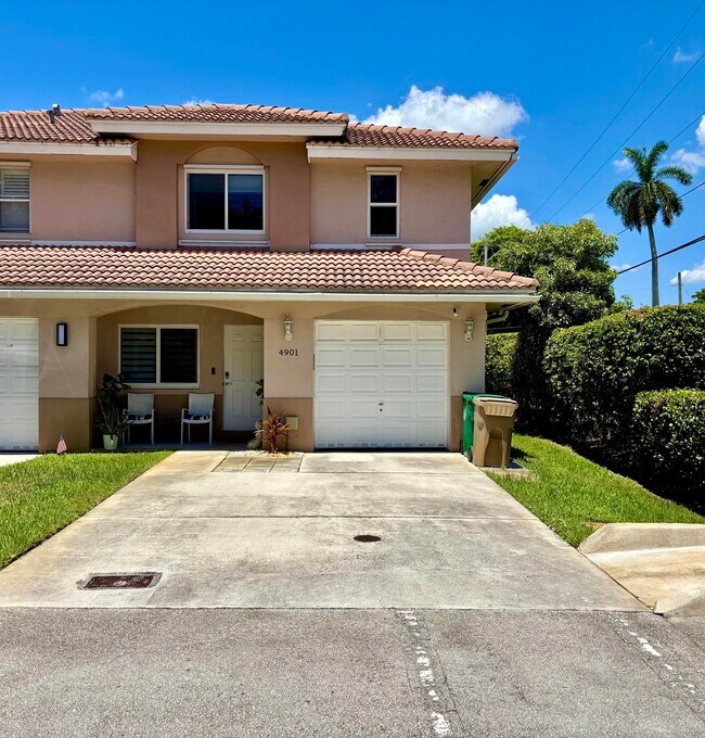 4901 Palm Garden Ln