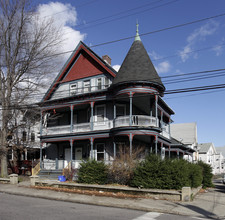 115-117 Illinois St in Central Falls, RI - Foto de edificio - Building Photo