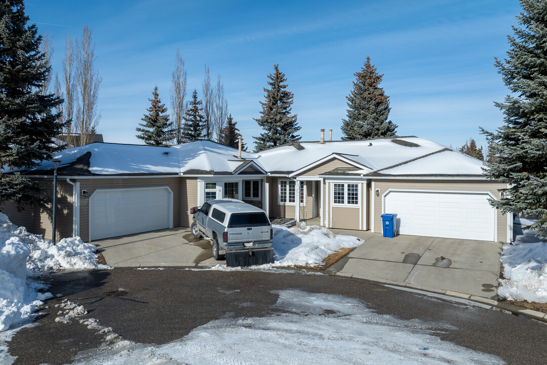 Village On The Green in Calgary, AB - Building Photo