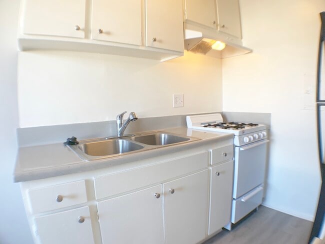 3610 Midvale Ave in Los Angeles, CA - Building Photo - Building Photo
