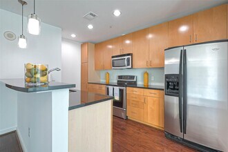 5925 Almeda Rd in Houston, TX - Foto de edificio - Building Photo