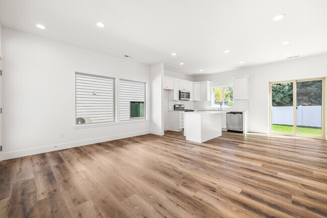 1141 S Underwood St in Kennewick, WA - Building Photo - Building Photo