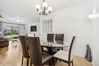 931 Jonathan Ct in Prospect Heights, IL - Foto de edificio - Building Photo