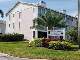255 Capri Cir N in Treasure Island, FL - Building Photo