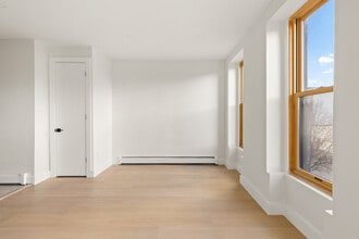 744 Lexington Ave, Unit 2 in Brooklyn, NY - Foto de edificio - Building Photo