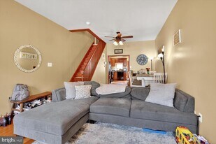 818 Belgrade St in Philadelphia, PA - Building Photo