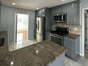 Room in House on Lakeview Rd in Grayson, GA - Building Photo - Building Photo