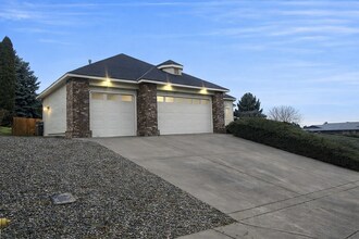 4702 S Palouse Ct in Kennewick, WA - Building Photo - Building Photo