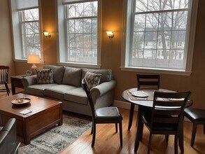 52 Sanborn St, Unit 102 in Reading, MA - Foto de edificio - Building Photo